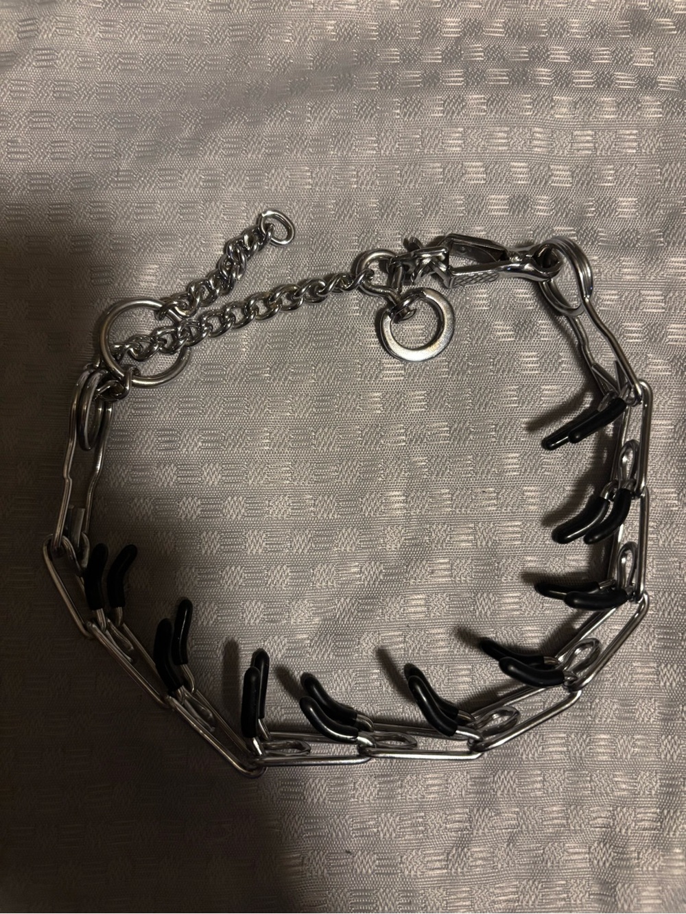 Silver dog collar/chocker chain,and a regular fabric harness.Both for small dogs
